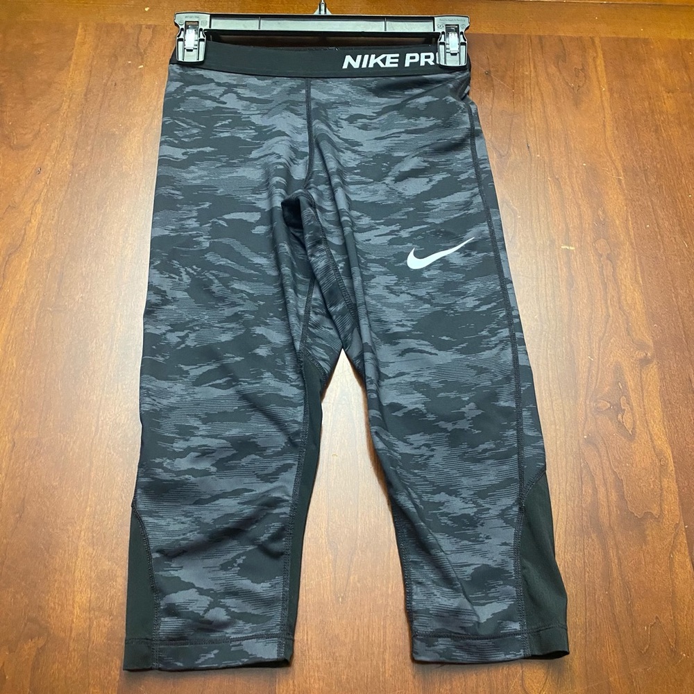 Nike Pro Capri tights are a junior size Large.